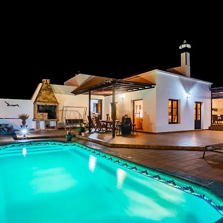 Eslanzarote Acoruma House, Super Wifi, Heated Pool Villa Güime