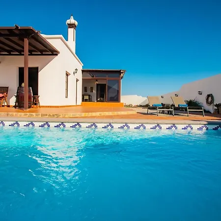 Villa Eslanzarote Acoruma House, Super Wifi, Heated Pool *