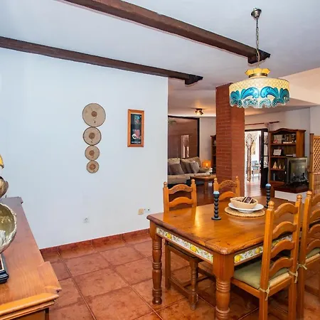 Eslanzarote Acoruma House, Super Wifi, Heated Pool Villa Guime