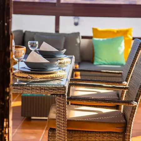 Eslanzarote Acoruma House, Super Wifi, Heated Pool Villa *