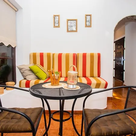Villa Eslanzarote Acoruma House, Super Wifi, Heated Pool Guime