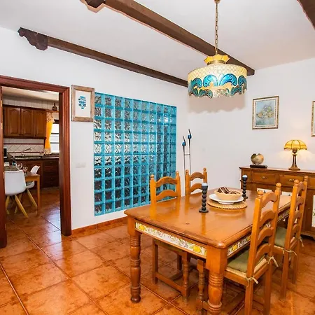 Eslanzarote Acoruma House, Super Wifi, Heated Pool Villa Güime